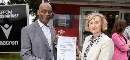 Welsh Language Commissioner presenting the Cynnig Cymraeg certificate to the Welsh Rugby Union 